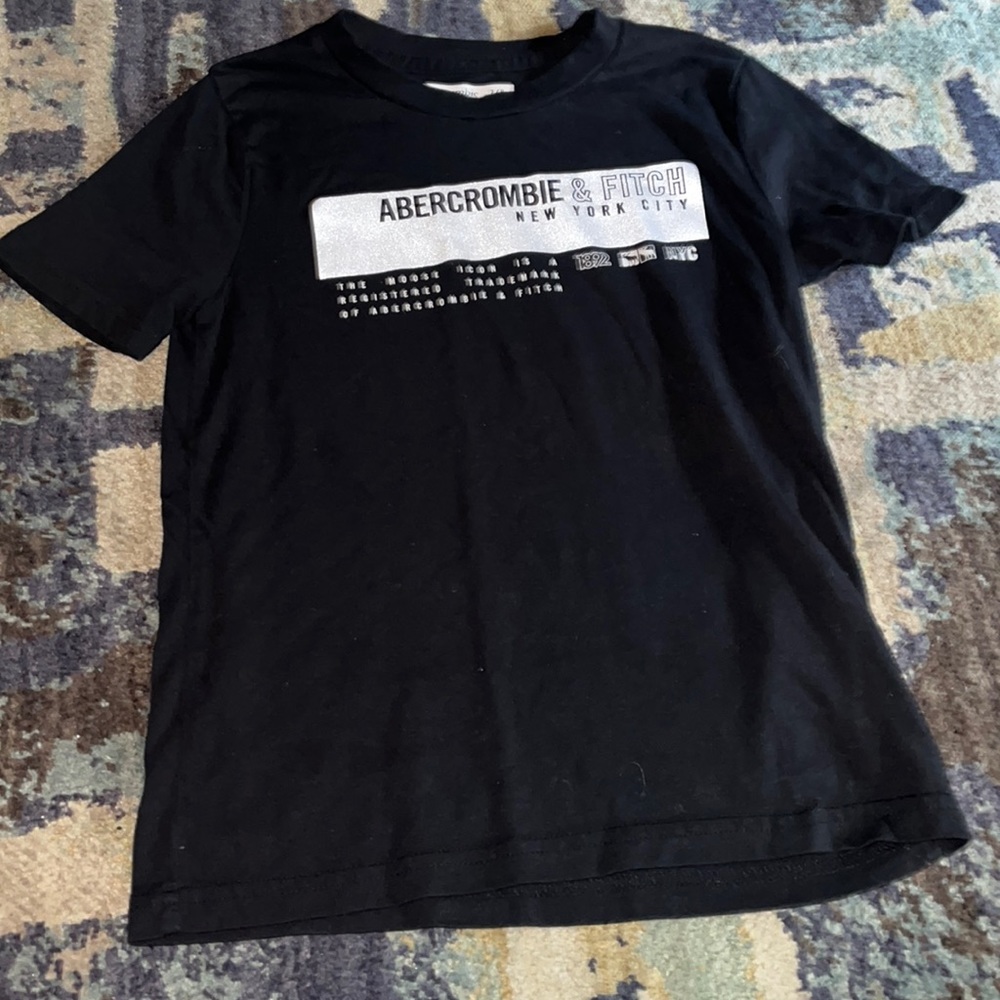 Boys size 7/8 black Abercrombie t-shirt